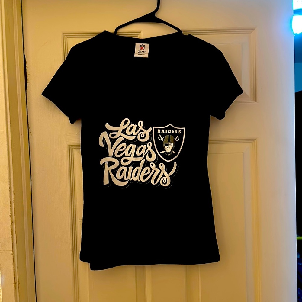 Medium Las Vegas raiders shirt